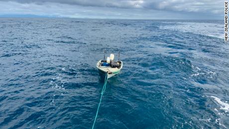 Teen rescued trying to cross New Zealand&#39;s South and North Islands in dinghy at night