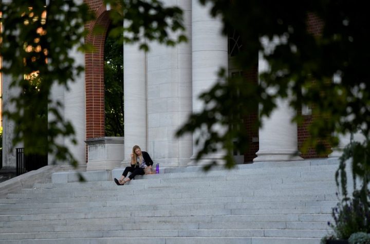 © Reuters. FILE PHOTO: Hannah Carlile, a masters student, relaxes on the steps of the Faye and Joe Wyatt Center for Education on the campus of Peabody College at Vanderbilt University