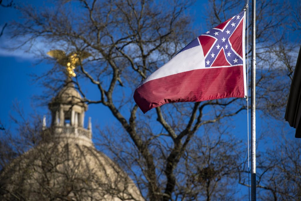 Mississippi lawmakers vote to remove Confederate icon from state flag