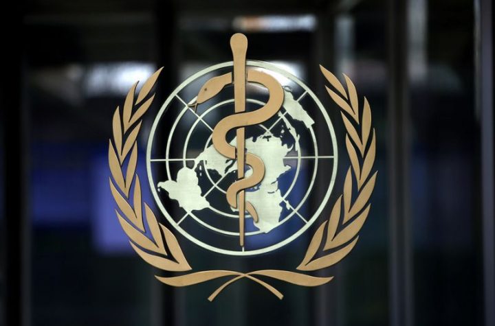 © Reuters. FILE PHOTO: A logo is pictured on the headquarters of the WHO in Geneva