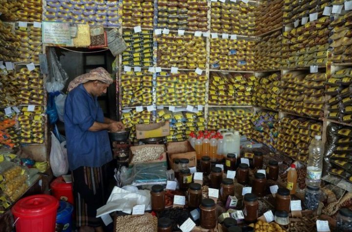 Yemenis turn to herbal remedies as fears mount over virus toll