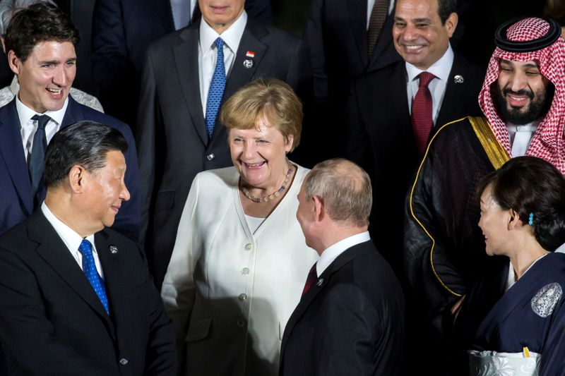 © Reuters. FILE PHOTO: G20 leaders summit in Osaka