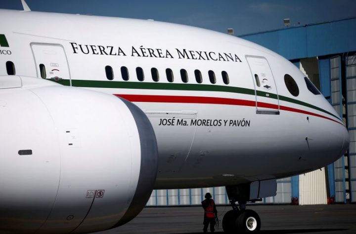 © Reuters. FILE PHOTO: Mexican Air Force Presidential Boeing 787-8 Dreamliner is pictured at a hangar before being put up for sale by Mexico&apos;s new President Andres Manuel Lopez Obrador, at Benito Juarez International Airport in Mexico City