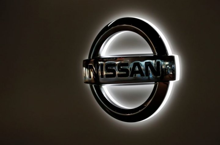 © Reuters. FILE PHOTO: Nissan Motor&apos;s logo is pictured at its headquarters in Yokohama