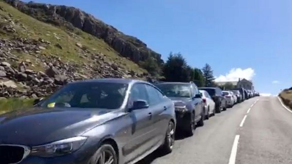 Snowdon: Dangerous parking at beauty spots put 'lives at risk'