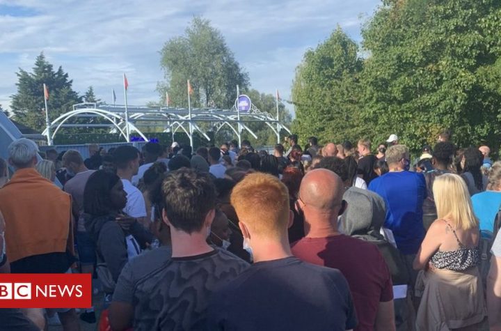 Thorpe Park: Man 'slashed in stomach' in stabbing