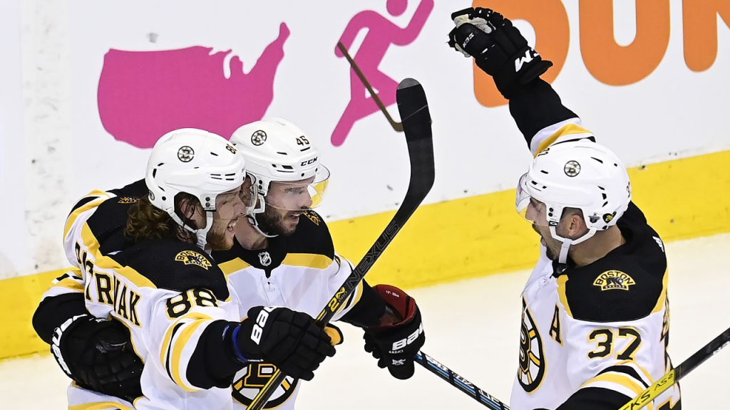 Bruins deliver strong statement in physical Game 1 win over Lightning