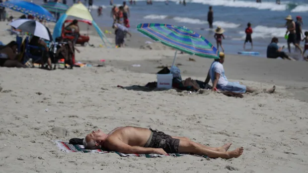 California orders rolling power outages during heat wave