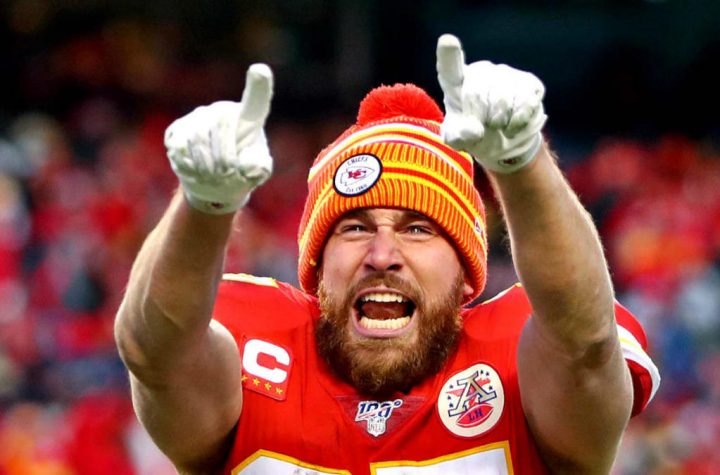 Chiefs, Travis Kelce agree to four-year extension reportedly worth more than $14 million per season