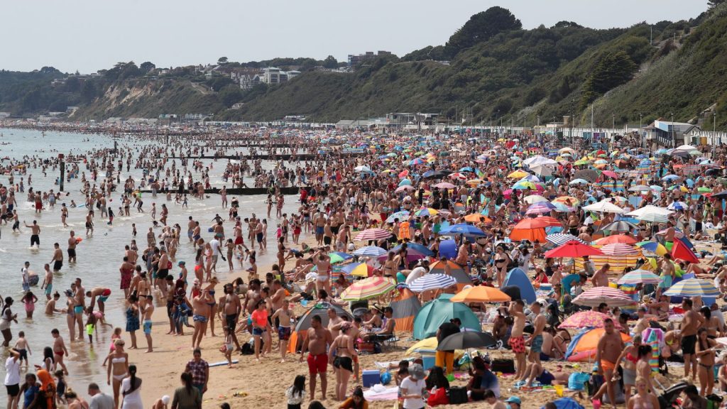 Thousands of people are soaking up the sun in Bournemouth