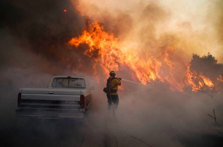 2 firefighters 'seriously injured' in wildfires in Orange County: report