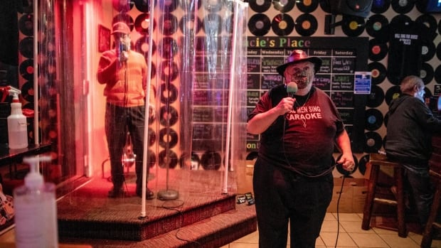 The Hamilton Concert Bar allows customers to sing in the shower during an epidemic
