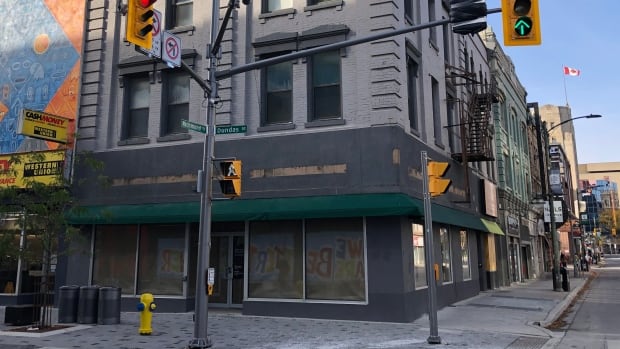 Starbucks closes downtown London store, says more drive-through locations are coming
