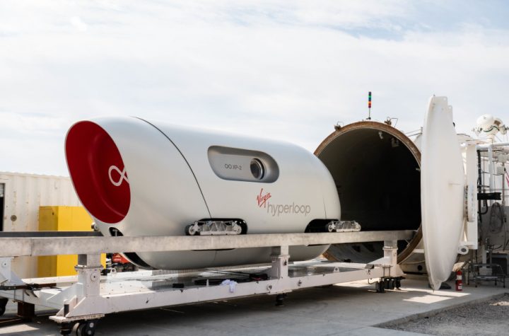 The world's first staff hyperloop trip was a success