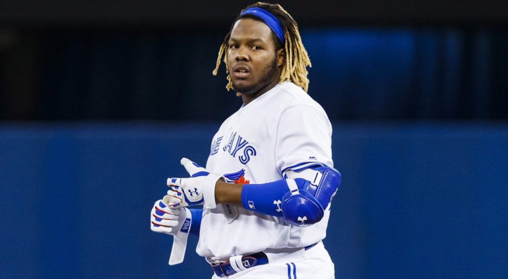Blue Jays' Guerrero Jr. fights dangerously in his Winter Ball debut