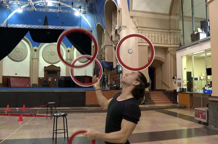 Forced break for circus performers