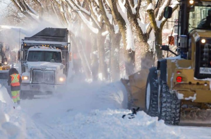 Montreal began snow loading operation Sunday morning