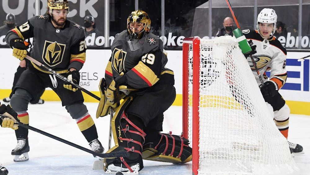 Mark-Andre Fleury takes advantage of an incredible opportunity