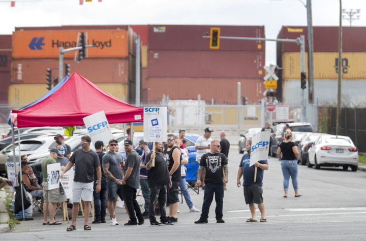 Negotiations with Longshormen |  An atmosphere of uncertainty hangs over the port of Montreal