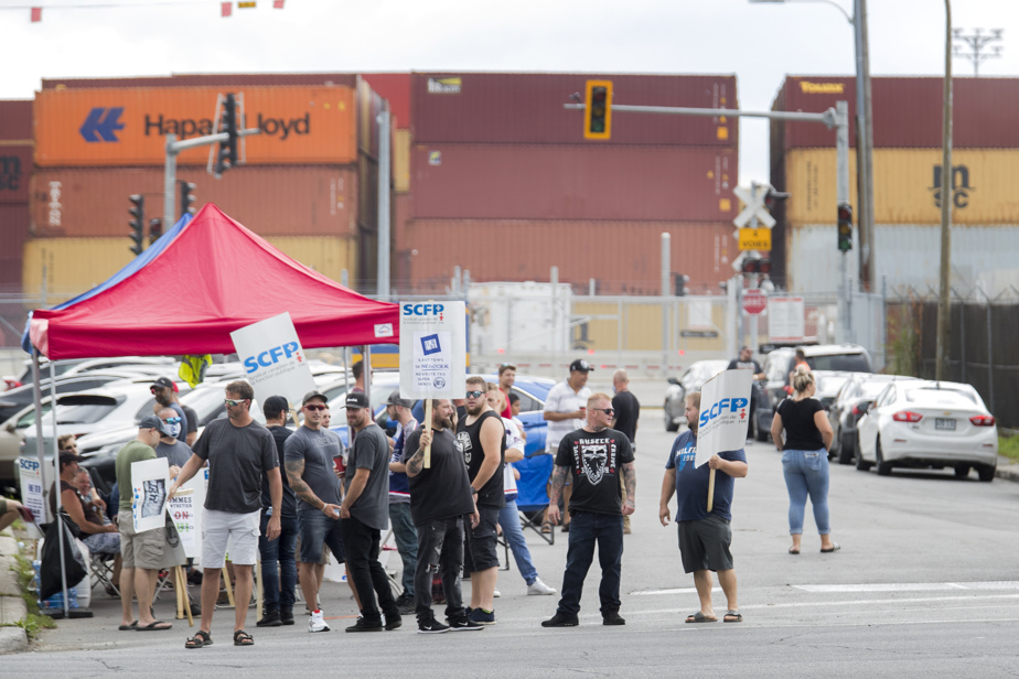 Negotiations with Longshormen |  An atmosphere of uncertainty hangs over the port of Montreal