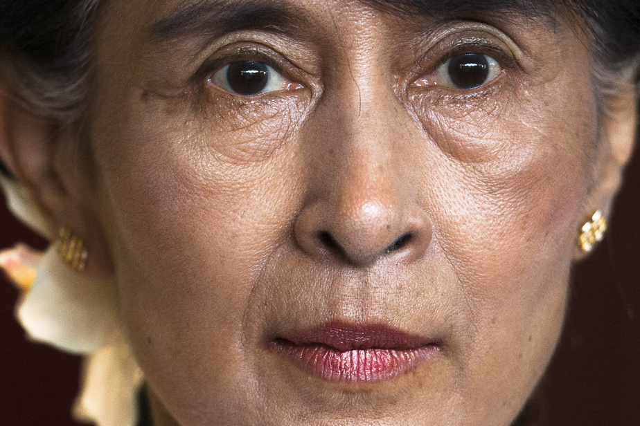 Rebellion in Burma, Aung San Suu Kyi arrested