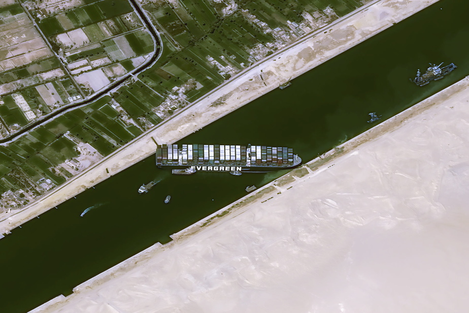 Uncertainty over unblocking the Suez Canal