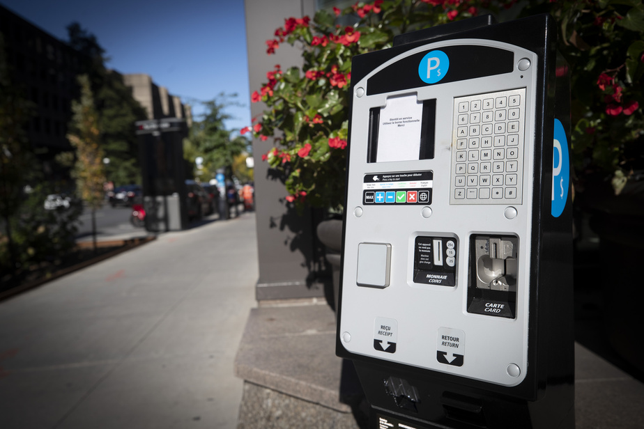 Downtown Montreal |  Free parking on weekends until September