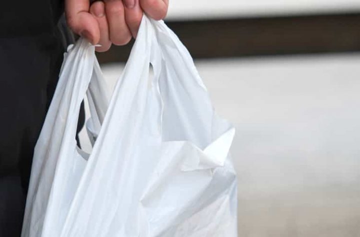 FamilyLiprix removes single-use plastic bags