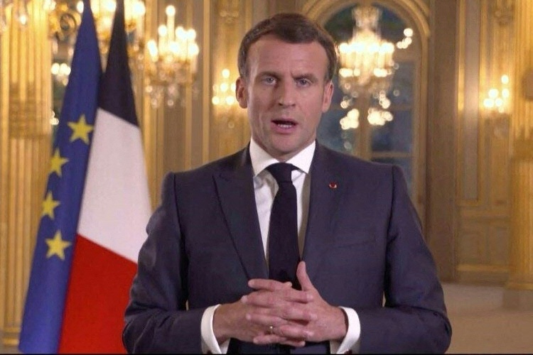 Emmanuel Macron "wants to define clear red lines with Russia"