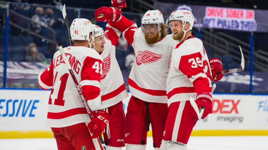 NHL: The Red Wings won Game 1 5-1 in 18 outings at the Lightning House