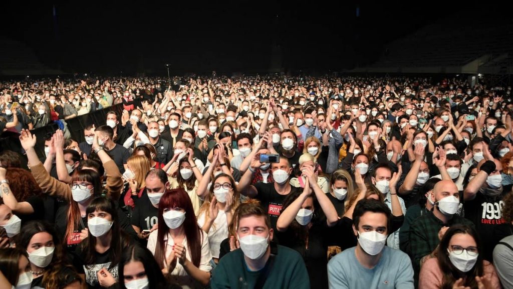 "No sign of infection" after a 5,000-person test concert in Barcelona