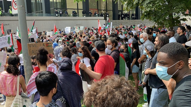 Pro-Palestinian demonstration in front of the American and Israeli consulates in Montreal