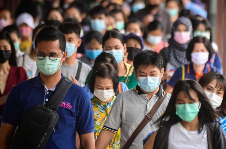 Vaccinated people should wear masks in high-transmission areas