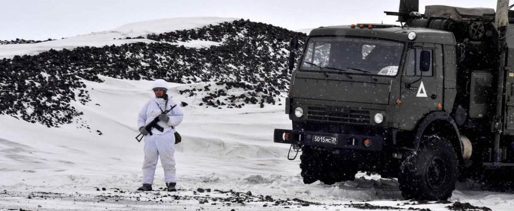 Washington called on the Arctic to "avoid militarization."