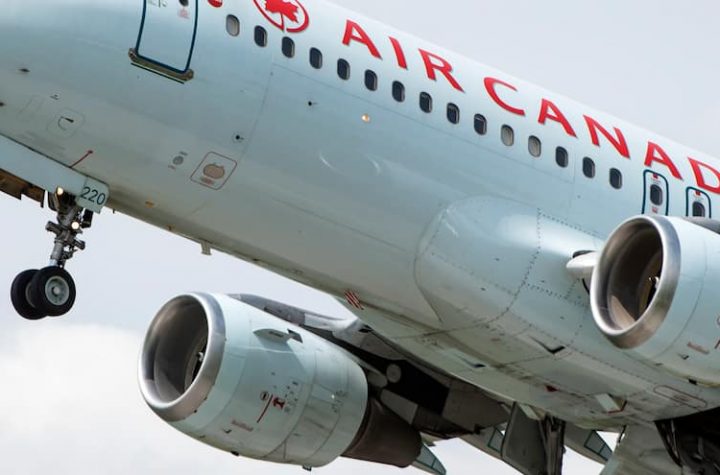 Air Canada: Senior executives give up their bonuses