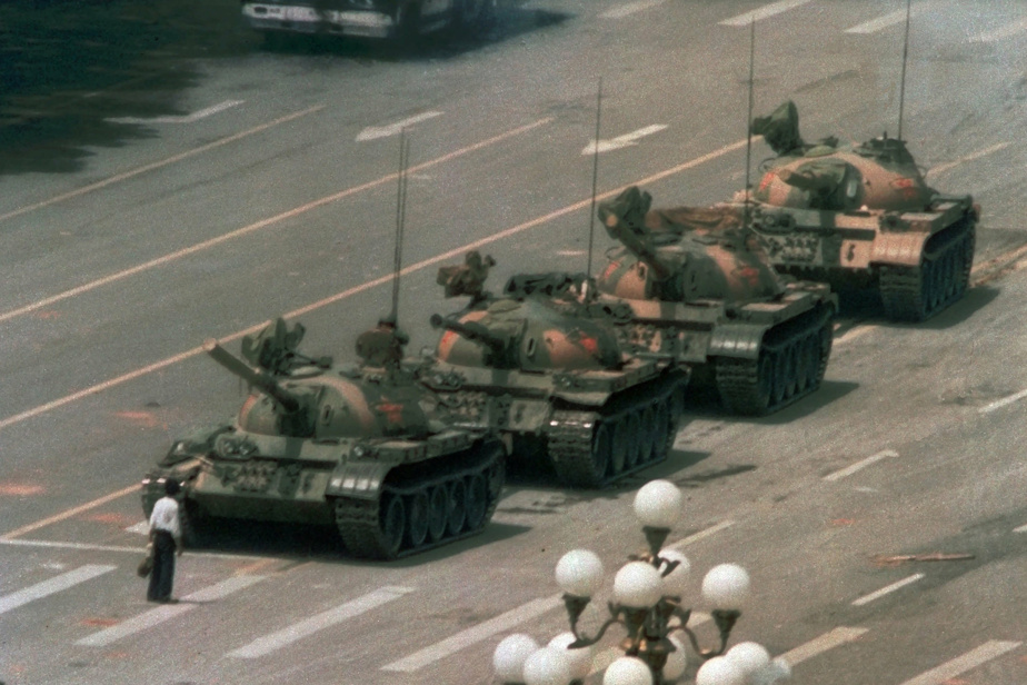 Bing Search Engine |  There is no famous photo of a protester standing in front of Tiananmen tanks