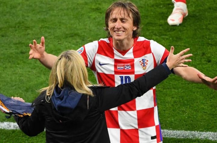 Euro: Modric's flash qualifies for Croatia