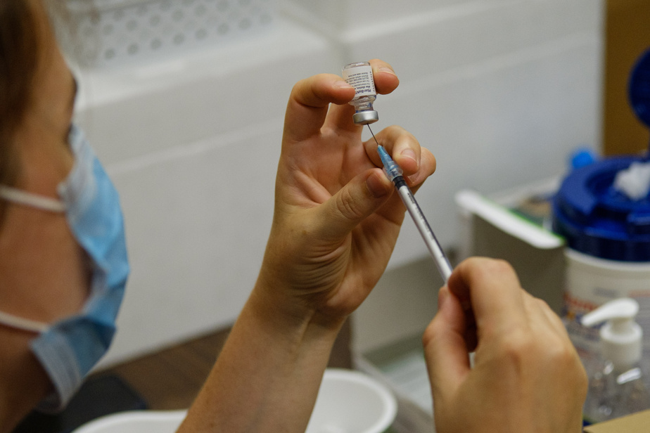 Experts argue that the exchange of vaccines is "safe"
