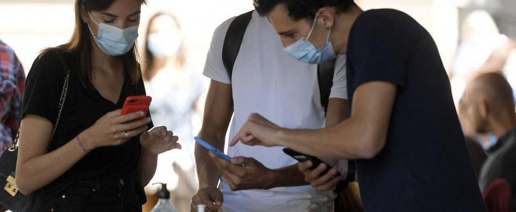 Controversial, but verified, health passport enters French daily life