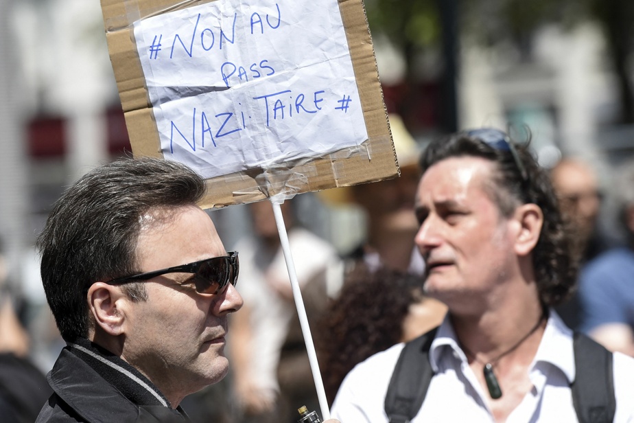 Health Passport in France |  Anti-Semitic signs entered the protests