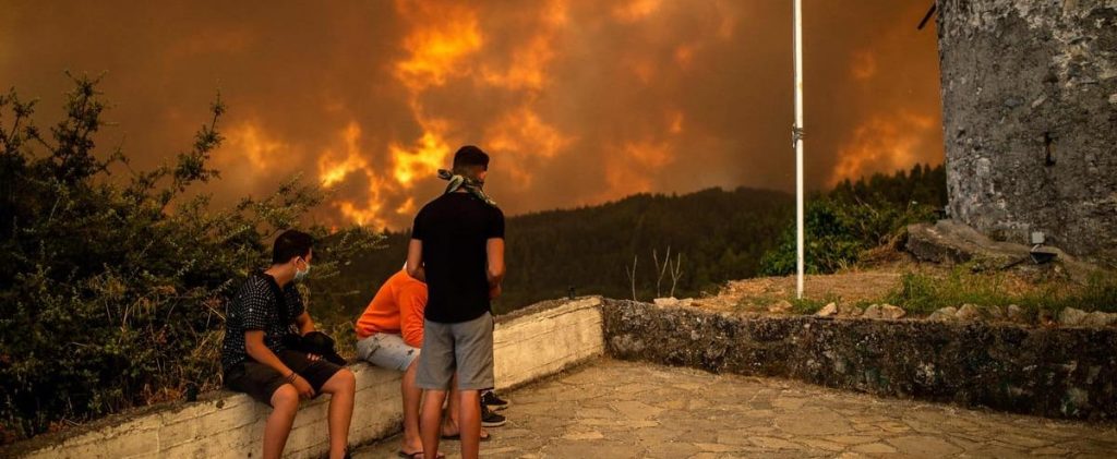 [PHOTOS] Disappointment over the burning Greek island of Avia