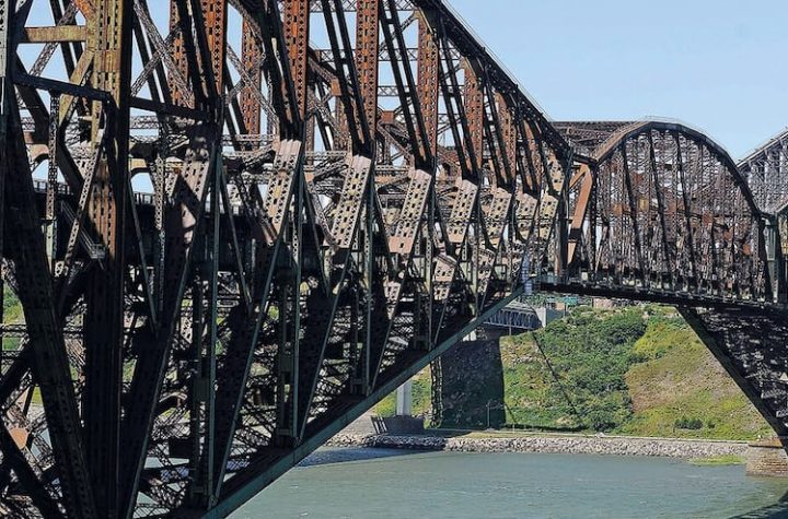 The purchase of the Quebec Bridge was delayed with the federal election