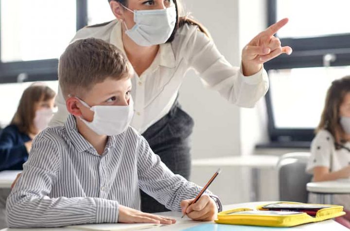 Public Health closely monitors non-vaccinated teachers