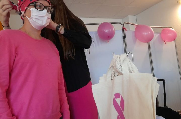 Ce lundi, l'hôpital privé le Bois, à Lille, proposait des ateliers de bien être et de socio-esthétique aux patientes atteintes par le cancer du sein, dans le cadre d'Octobre rose.