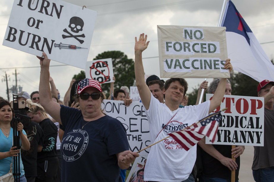 Anti-Vaccine Sling in Texas |  Companies choose to comply with federal law