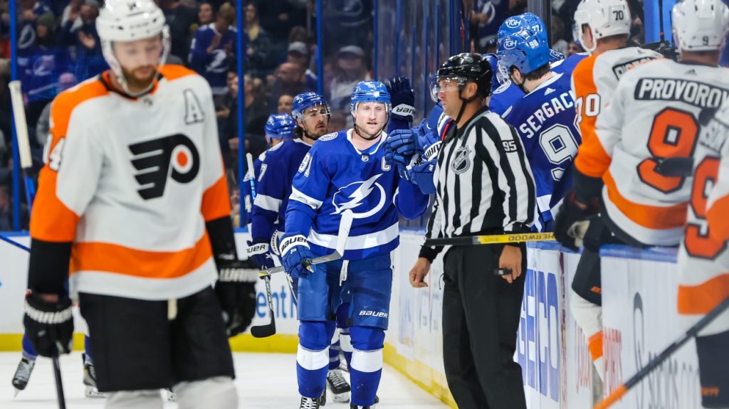 NHL: Steven Stankos scores three points to give the Flyers a 4-0 win over Lightning