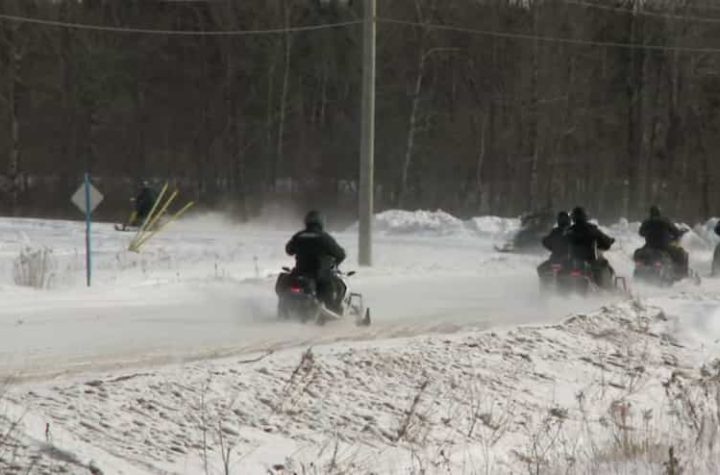 Quebec snowmobiles must be careful with farmland