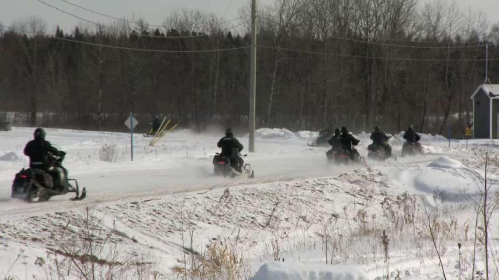 Quebec snowmobiles must be careful with farmland