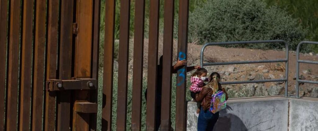 Texas is building its own "wall" on the border with Mexico