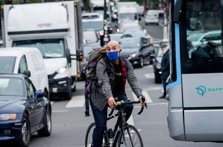 According to a study, cyclists and pedestrians absorb more microscopic particles than motorists - liberation